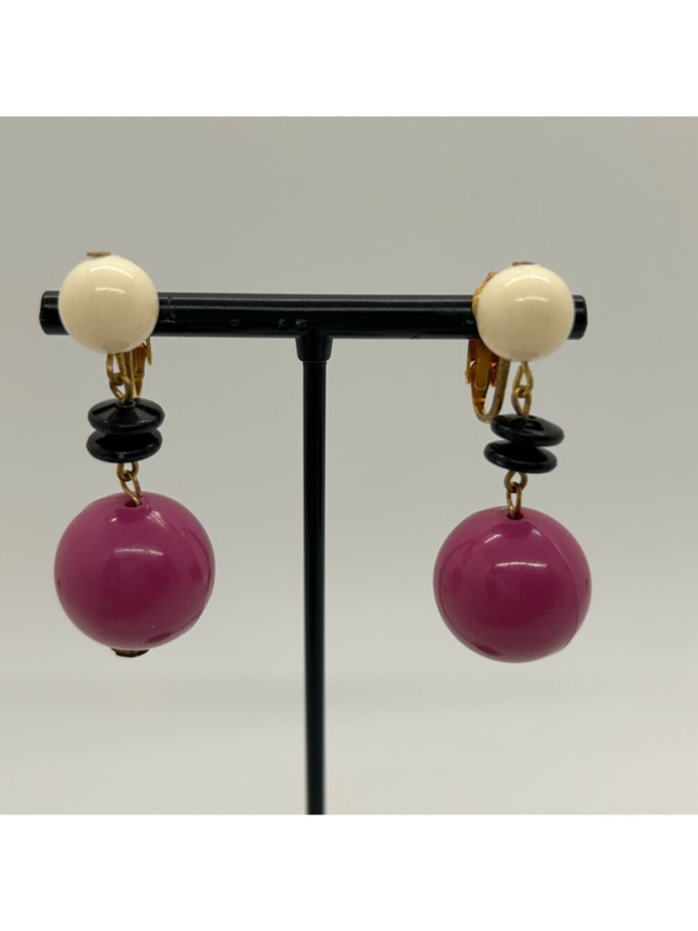 Vintage 1960s Dangle Earrings Clip-On Acrylic Pink White & Black Mod Design - Picture 7 of 12